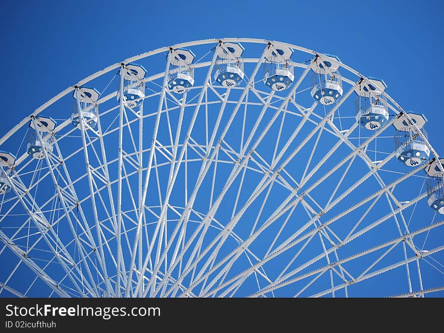 The half circle in the sky of a ferris wheel ride.