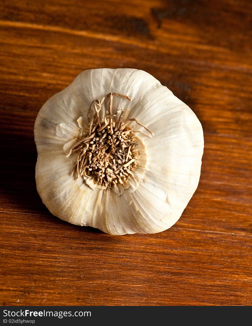 Photo of garlic which is putted on a wood table