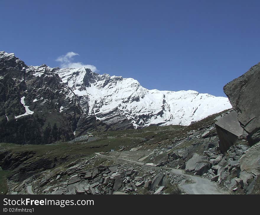 Way to the Himalayan peak