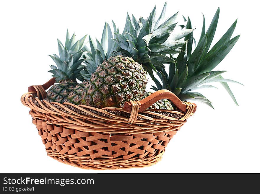 Crop pineapples