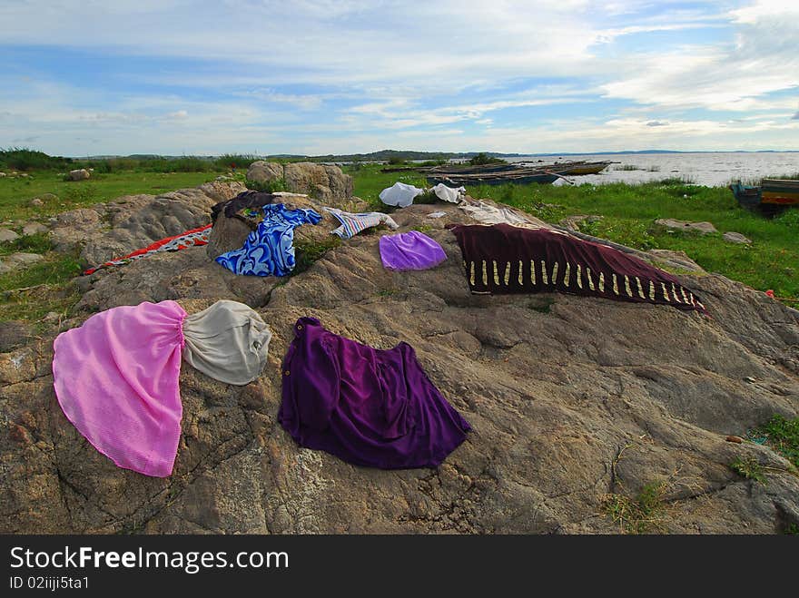 Garments that dry on cliffs