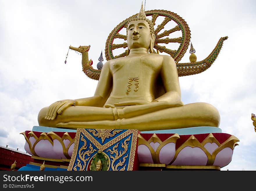 Golden buddha statue