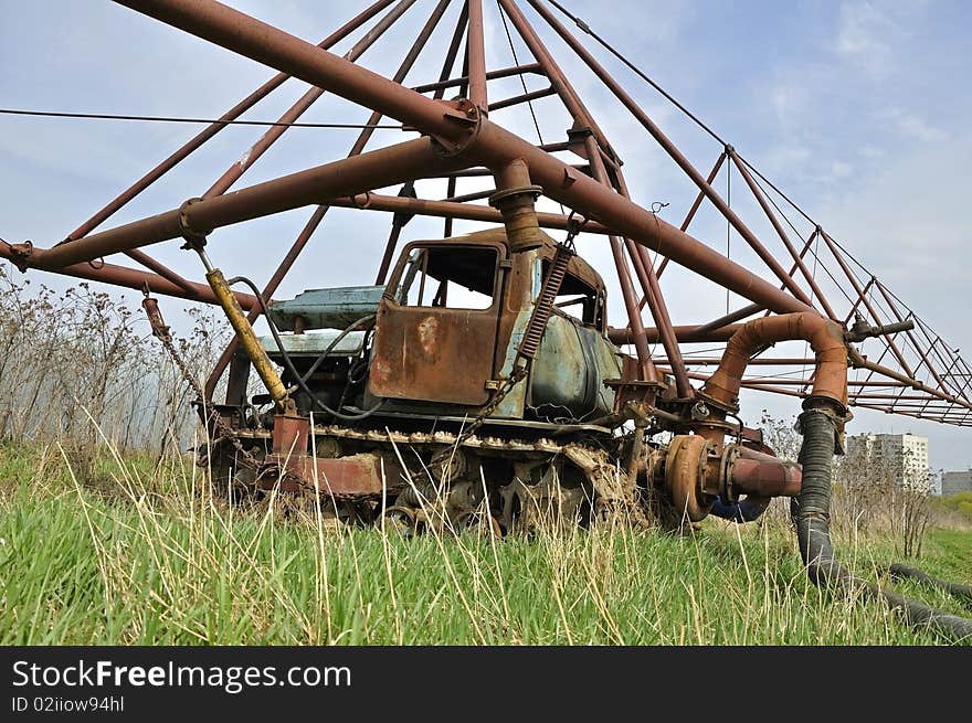 The rusty sprinkling tractor