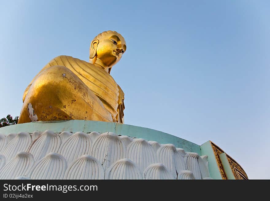 Big buddhaimage on white lotus base.