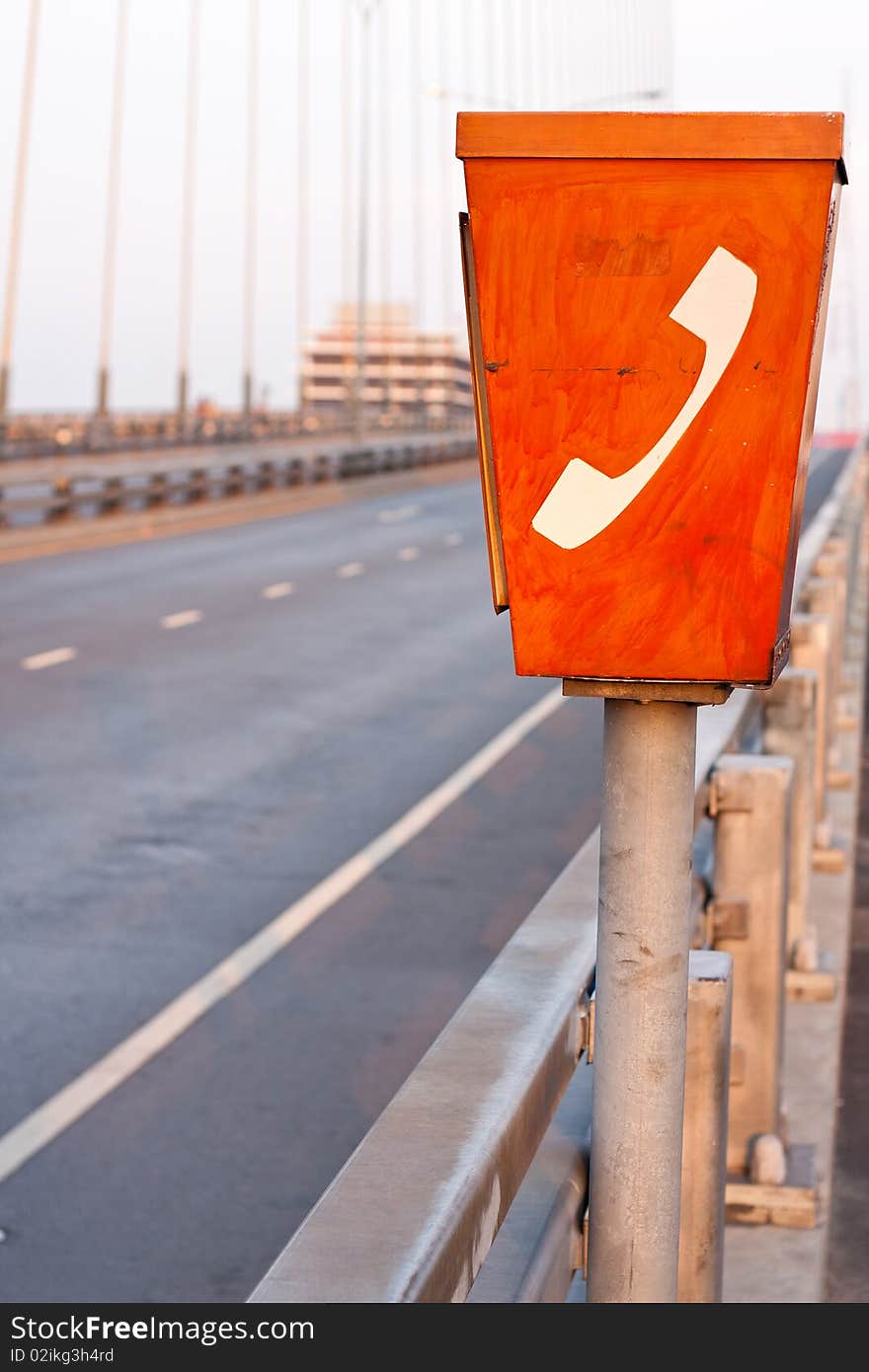 Telephone on road for help