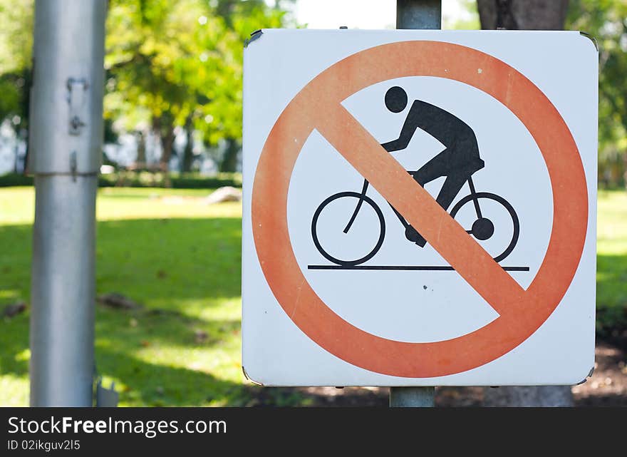 Warnning sign bike on sidewalk in garden