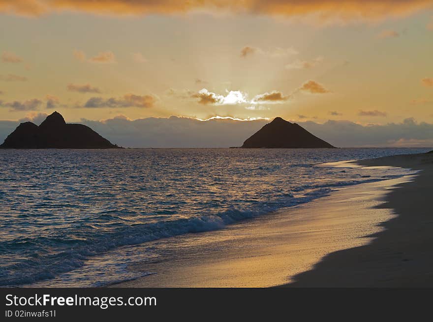 Early morning sunrise at Lanikai Hawaii. Early morning sunrise at Lanikai Hawaii.