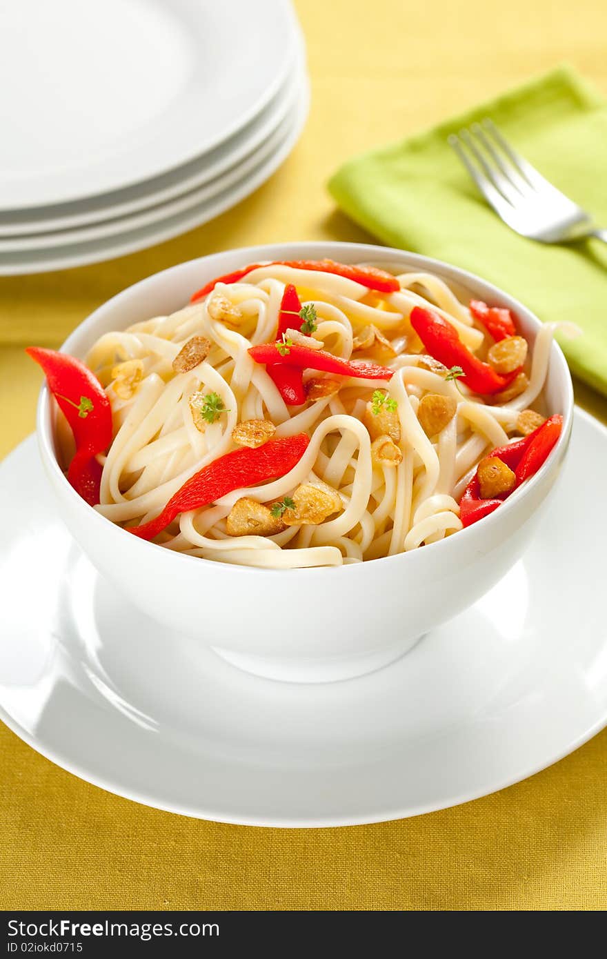 Spaghetti bowl with garlic and red pepper