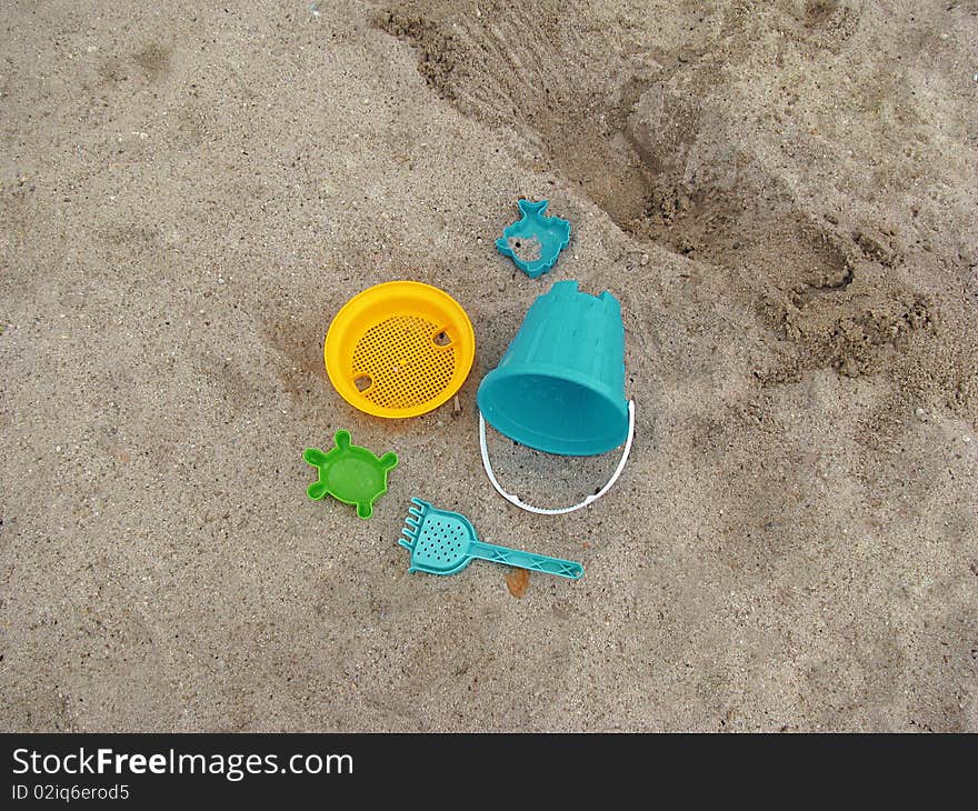 plastic play toys for at the beach