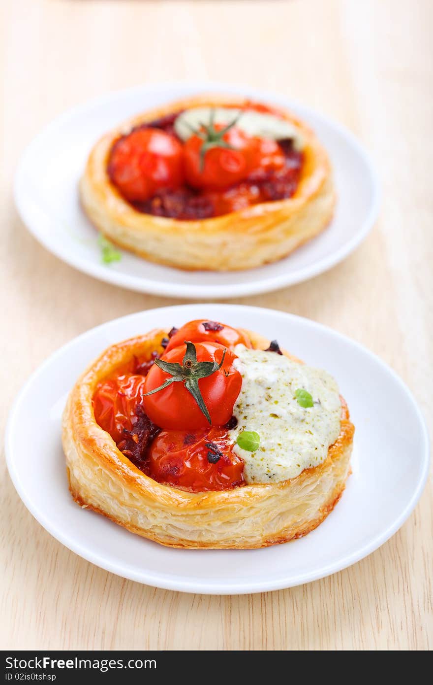 Tartlets with cherry tomatoes