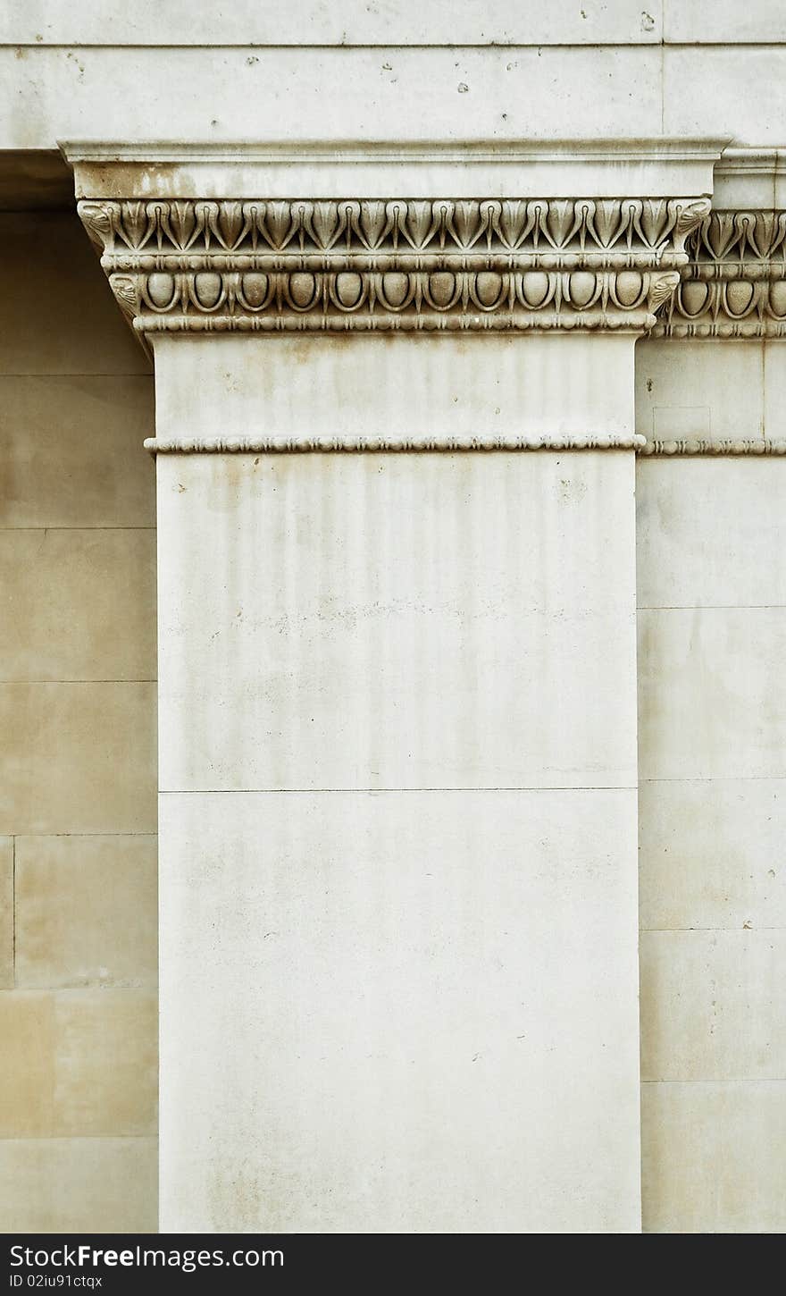 Squared column detail in white stone