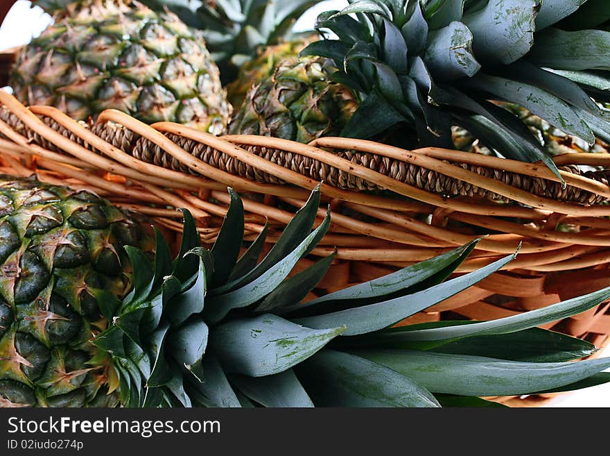 Crop pineapples