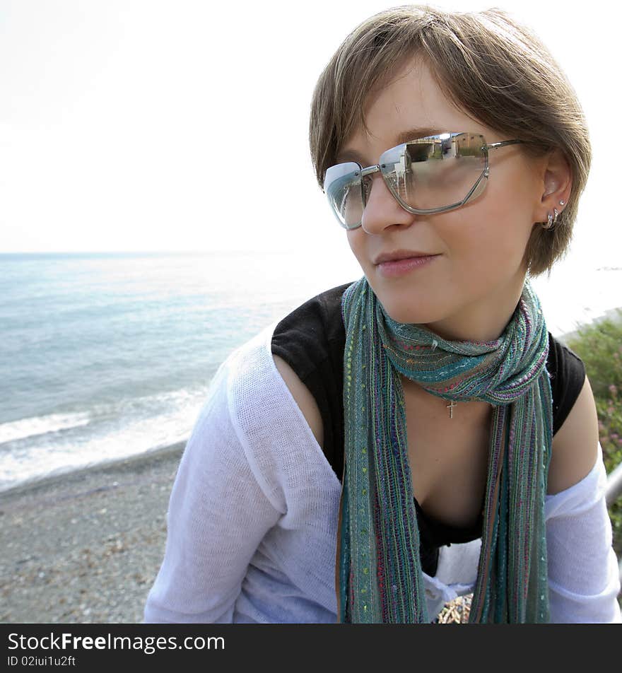 Dreamy girl with mirrored sunglasses