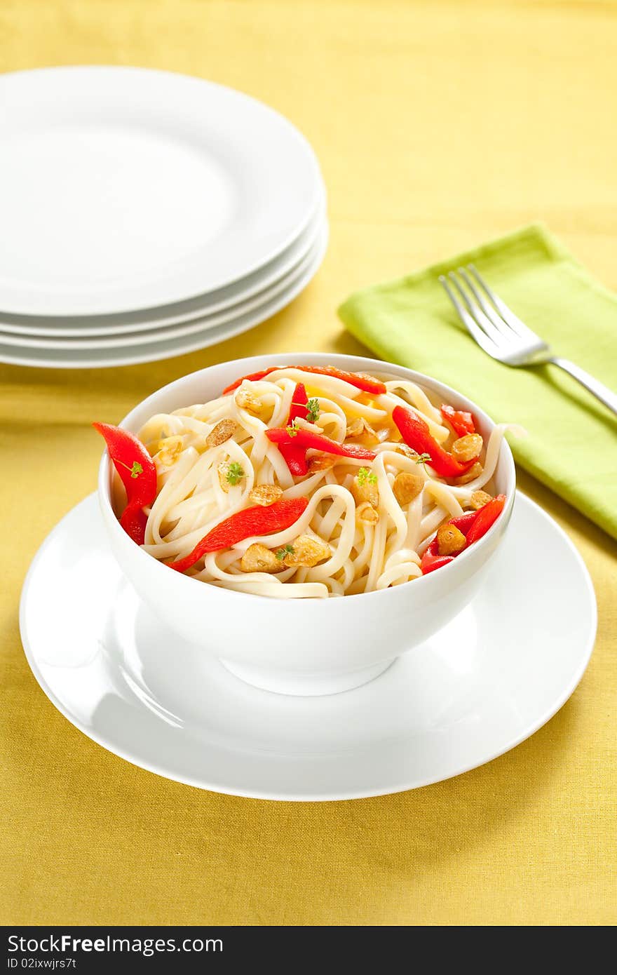 Spaghetti bowl with garlic and red pepper