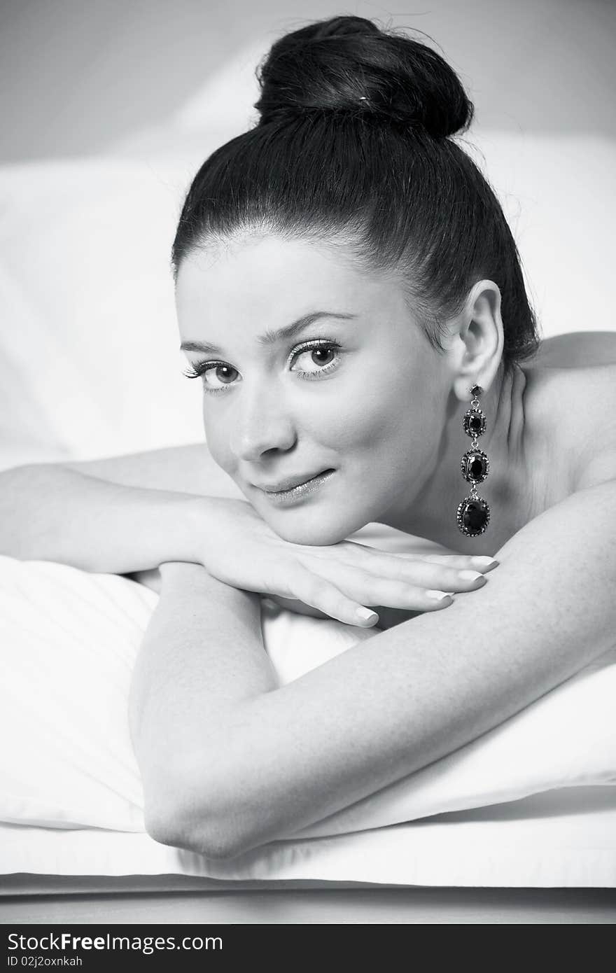 Retro woman posing in a hotel room