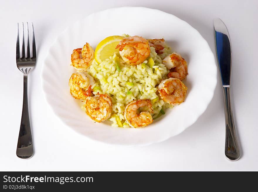 Risotto with fried prawns and avocado