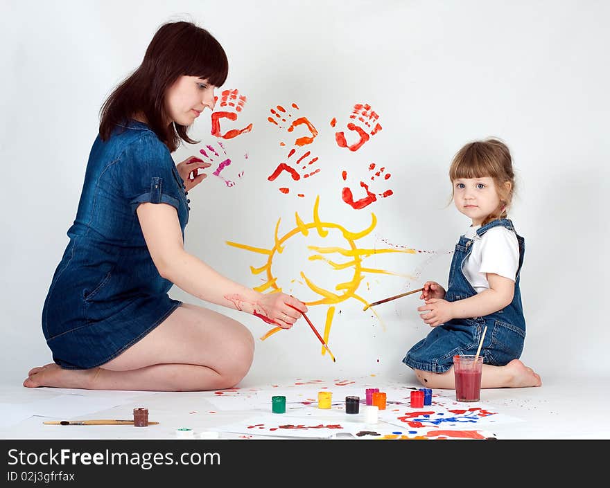 Mother and daugher painting at studio