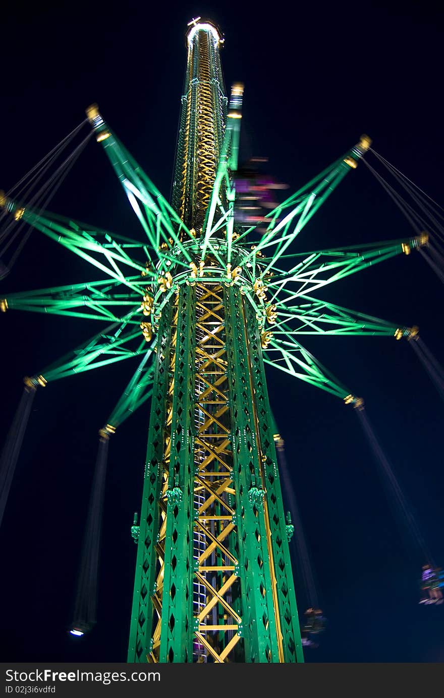 Illuminated giant carousel