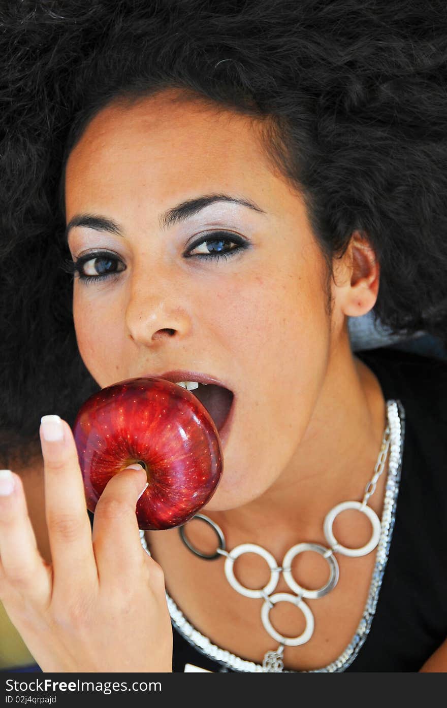 Beautiful woman eating apple