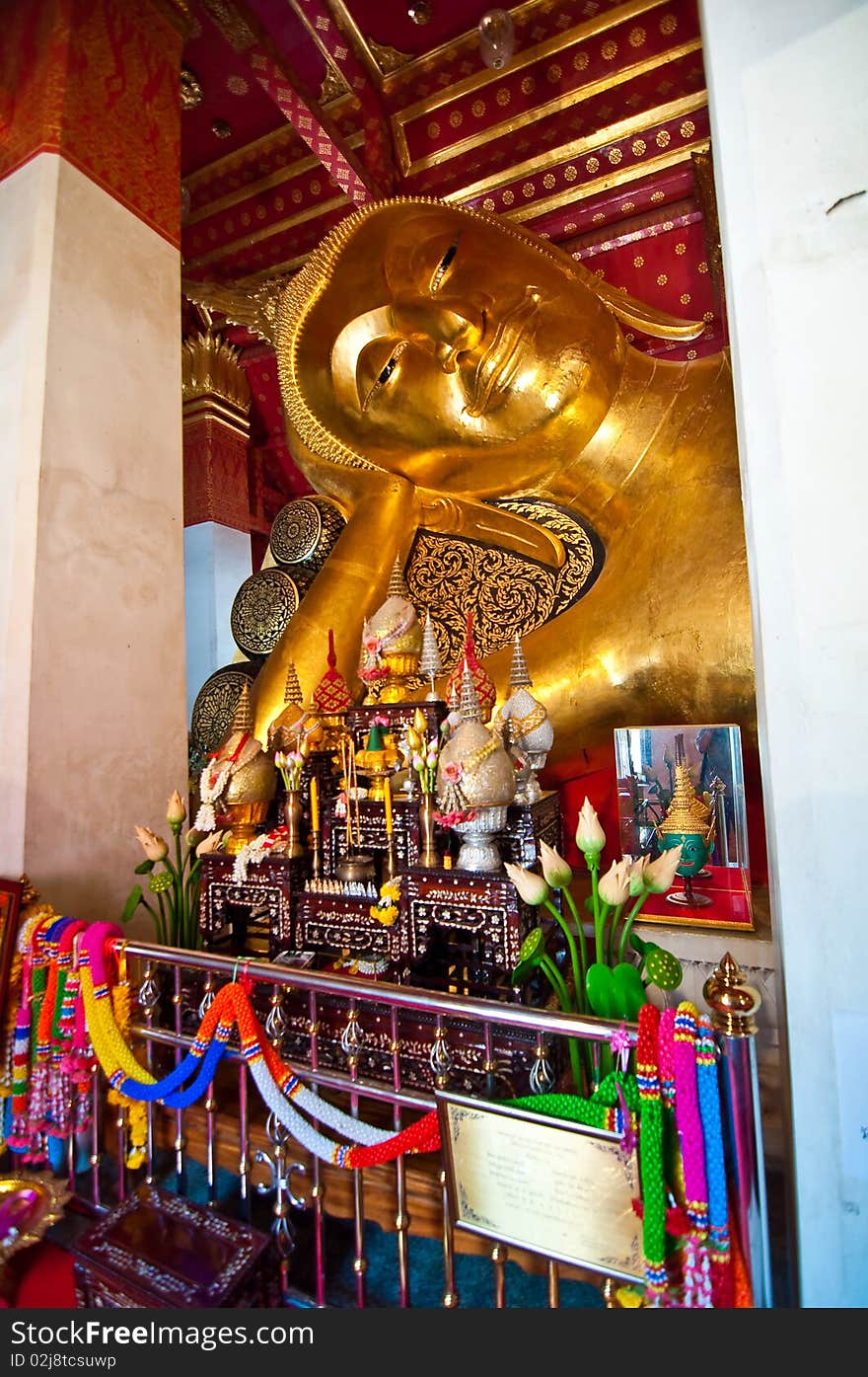 Big reclining buddha at Wat-Pamok, Thailand.