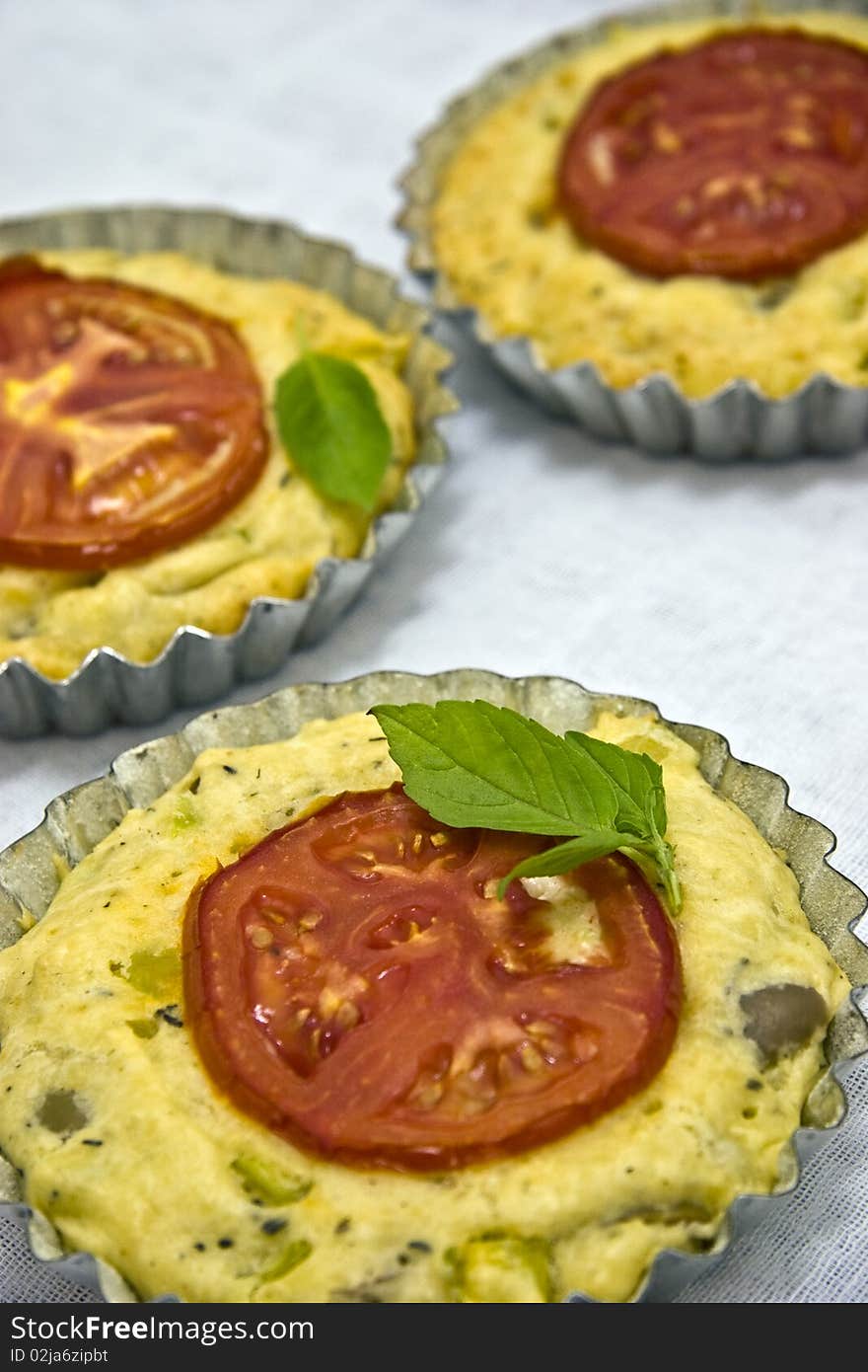 Salty tartelettes with cheese and tomatoes.