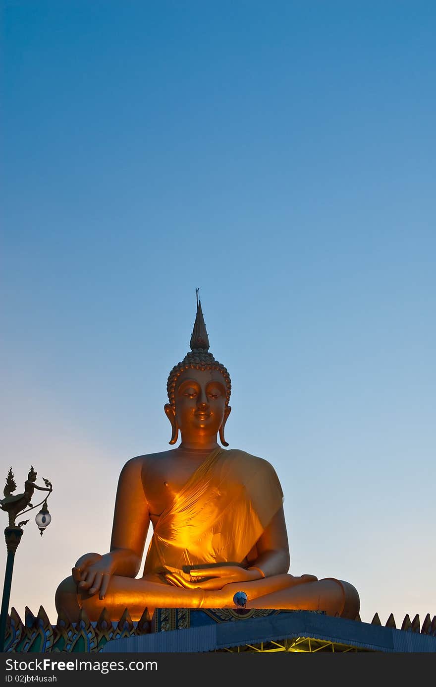 His large sculptures under the bule sky. His large sculptures under the bule sky