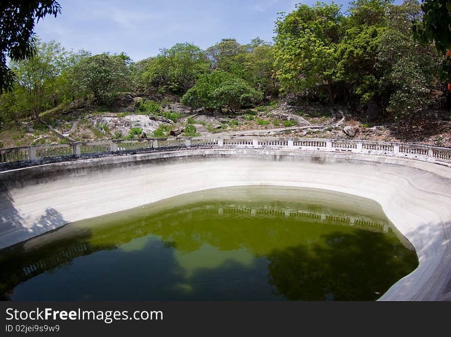 Large reservoir water shortages in summer. Large reservoir water shortages in summer.