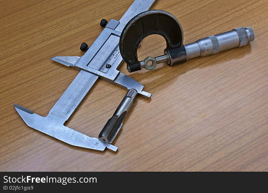 Measuring instrument assign for part sensing and size process surface