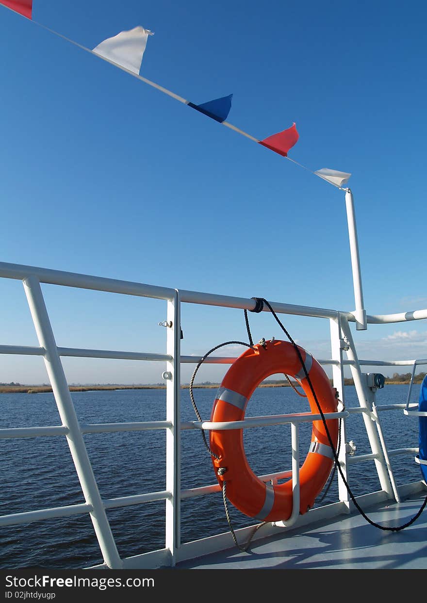 Rescue seat on a ship