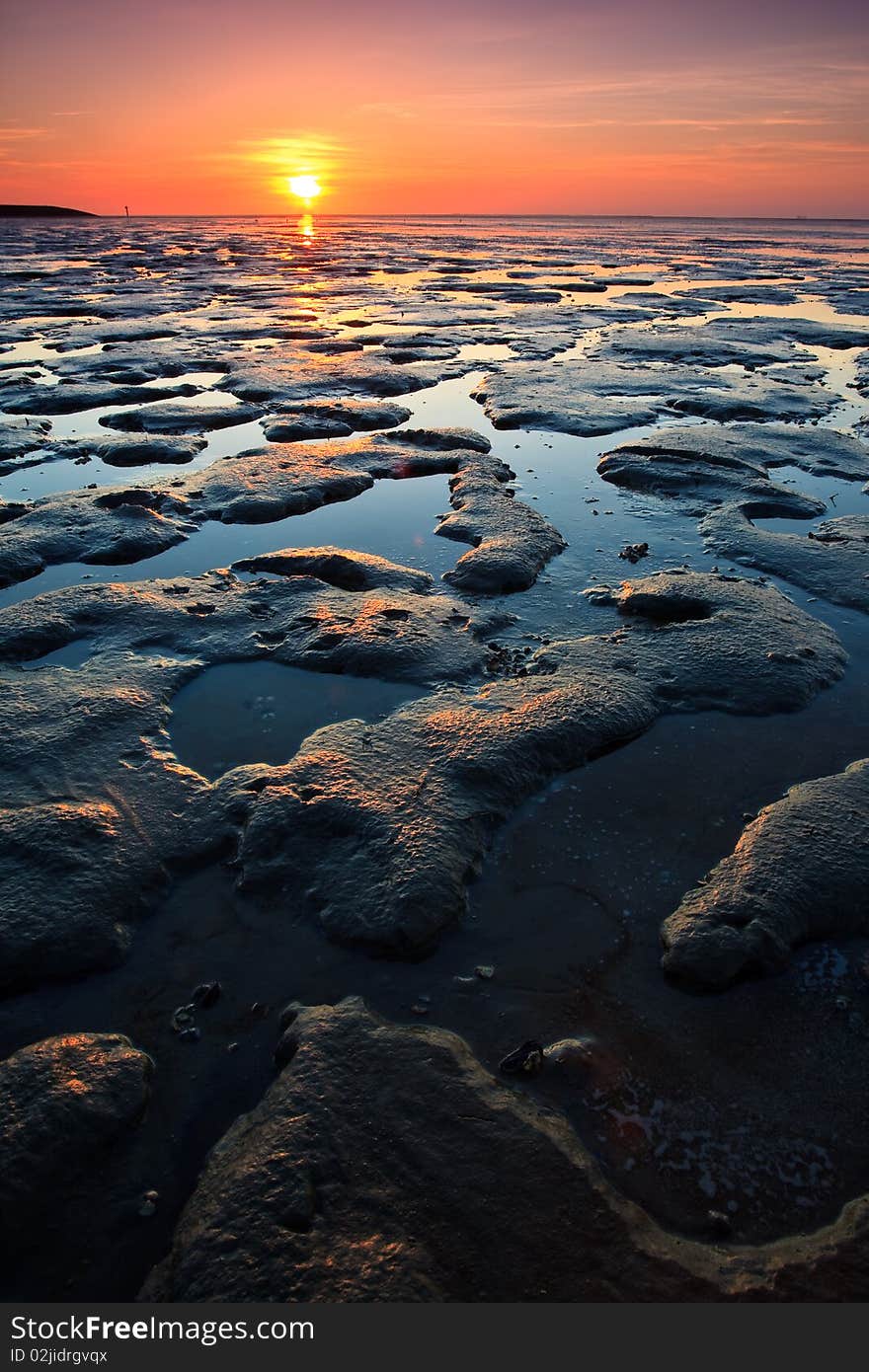 Reflection of the sunset in the ocean