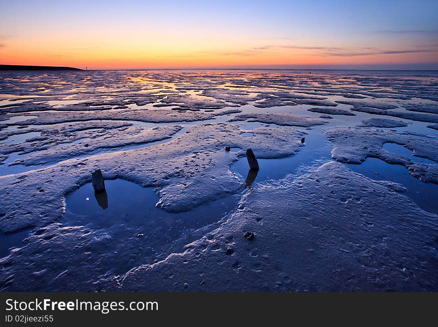 Reflection of the sunset in the ocean