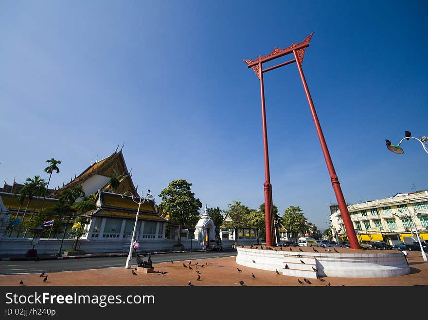 Giant in front of Wat su tat