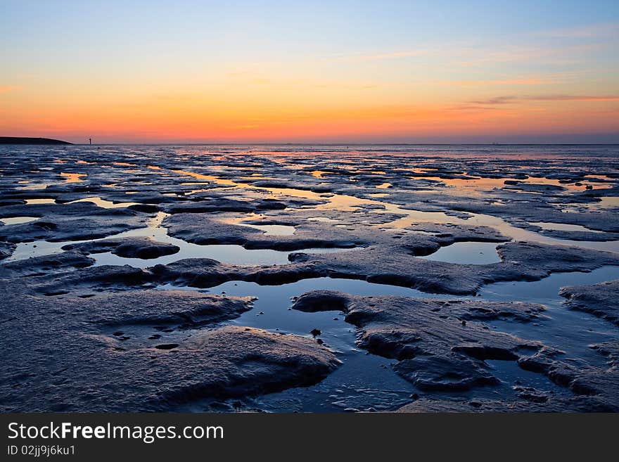 Reflection of the sunset in the ocean