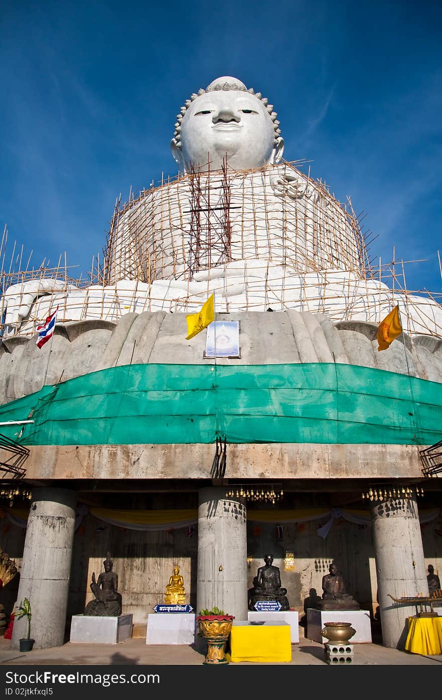 Big budha is locate at phuket province of Thialand base to head is 45.00 meter it very tall in south of Thailand.