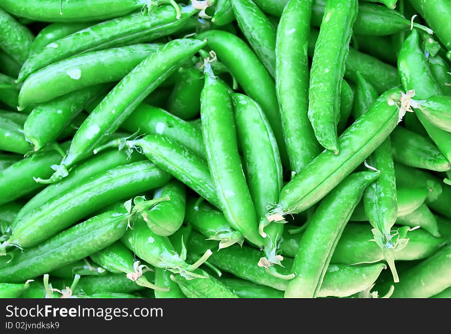 Photo of green peas on the market