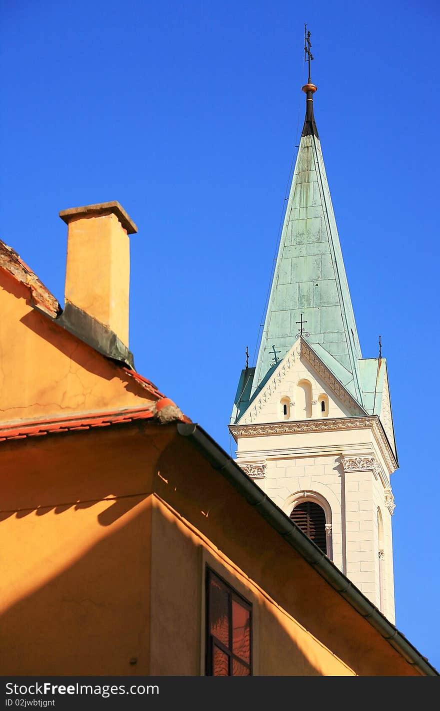 dome,sky,blue,Church,green,yellow