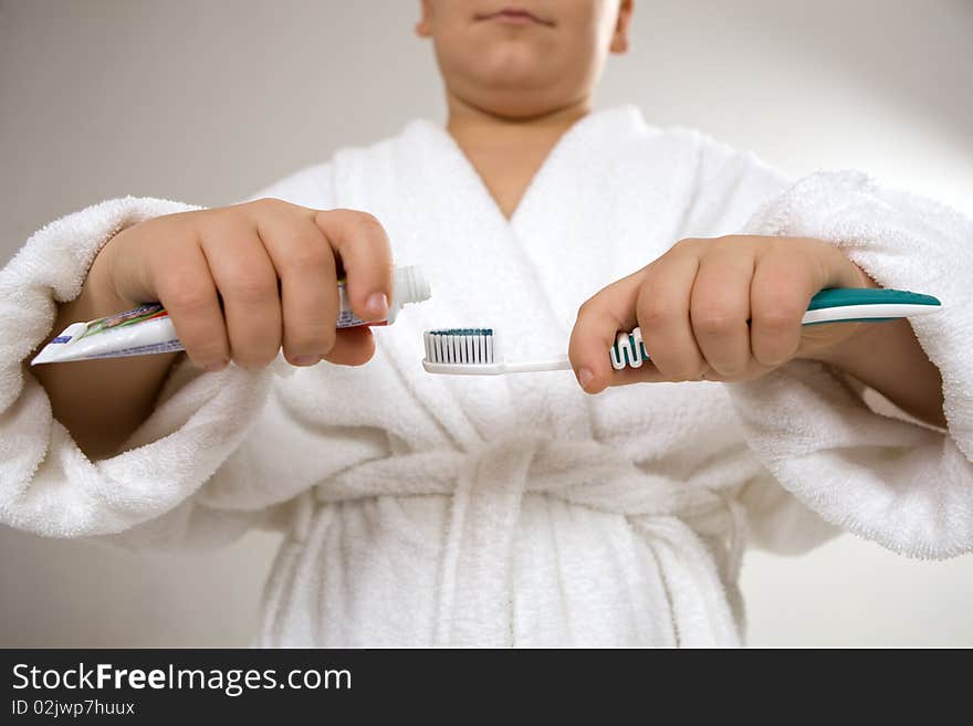 Boy cleaning teeth