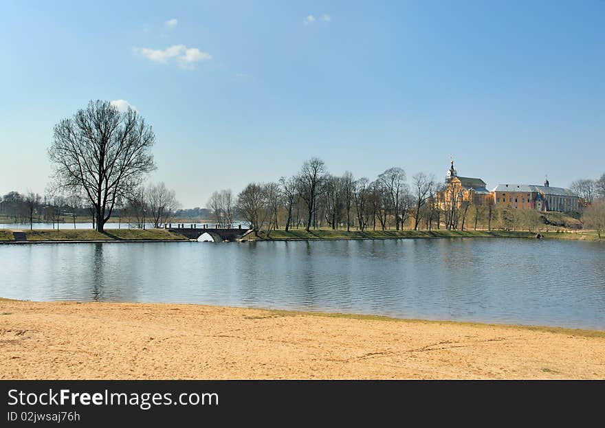 Lake, bridge and castle in Niasvizh, Belarus. Lake, bridge and castle in Niasvizh, Belarus.