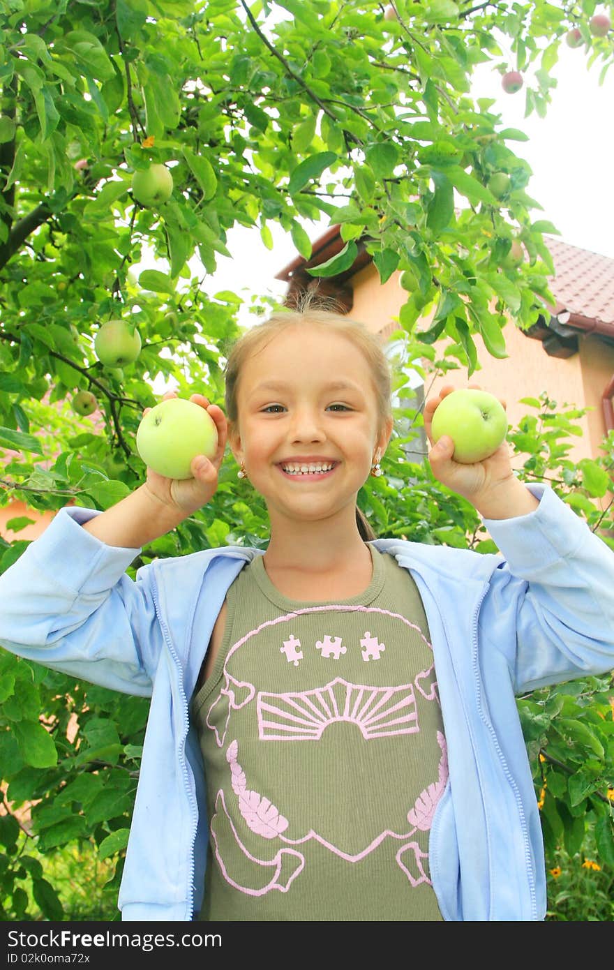 A smiling girl with apples