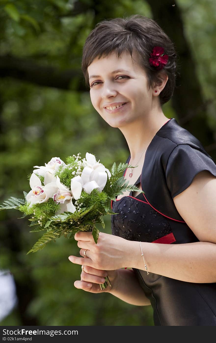 Portrait of beautiful young woman with bouquet