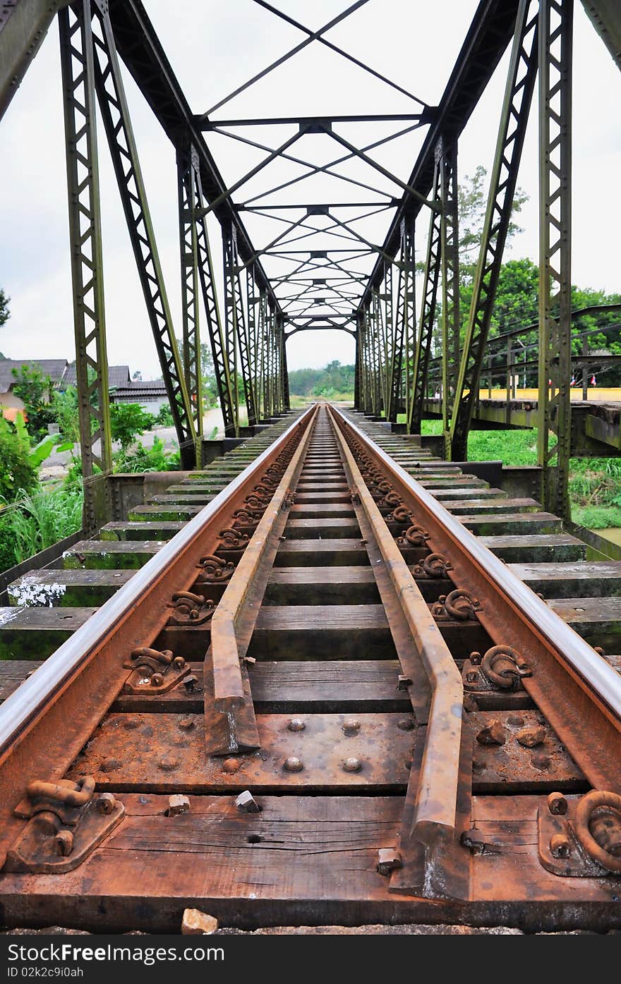 Iron bridge across the rail tracks Still be active. Iron bridge across the rail tracks Still be active.