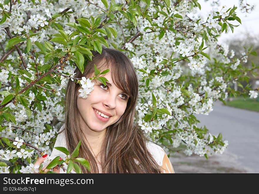 Young girl portrait in the garden