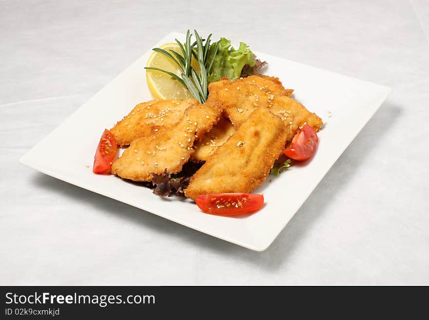 Fried chicken with vegetables and lemon