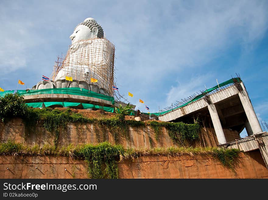 Big budha is locate is south of thailand it 45 meter tall