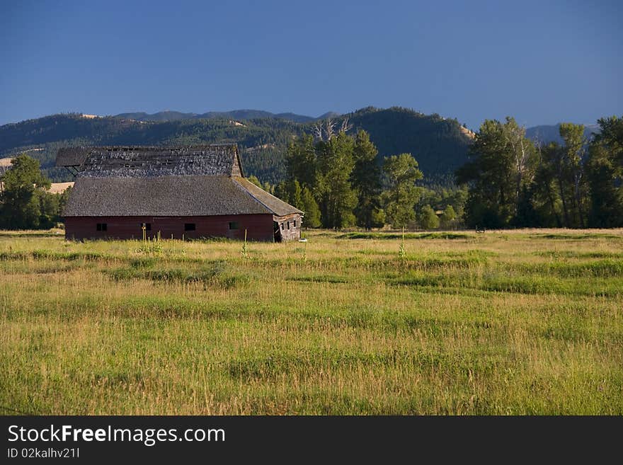 Old farm in the countryside of Idaho in the beginnig of spring