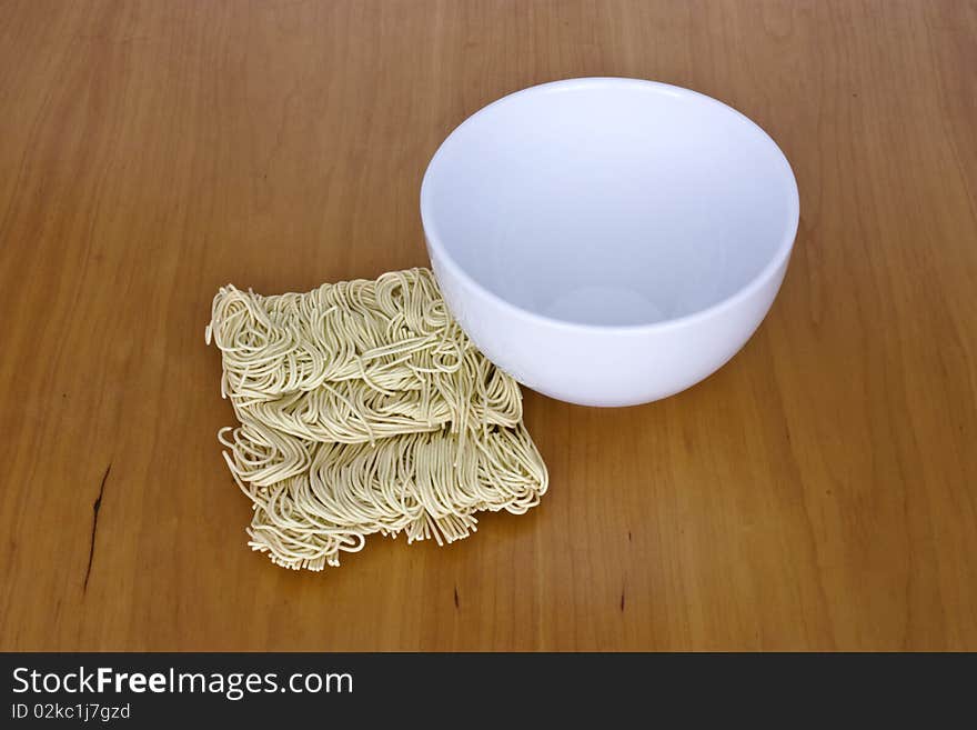 Dried noodles and bowl