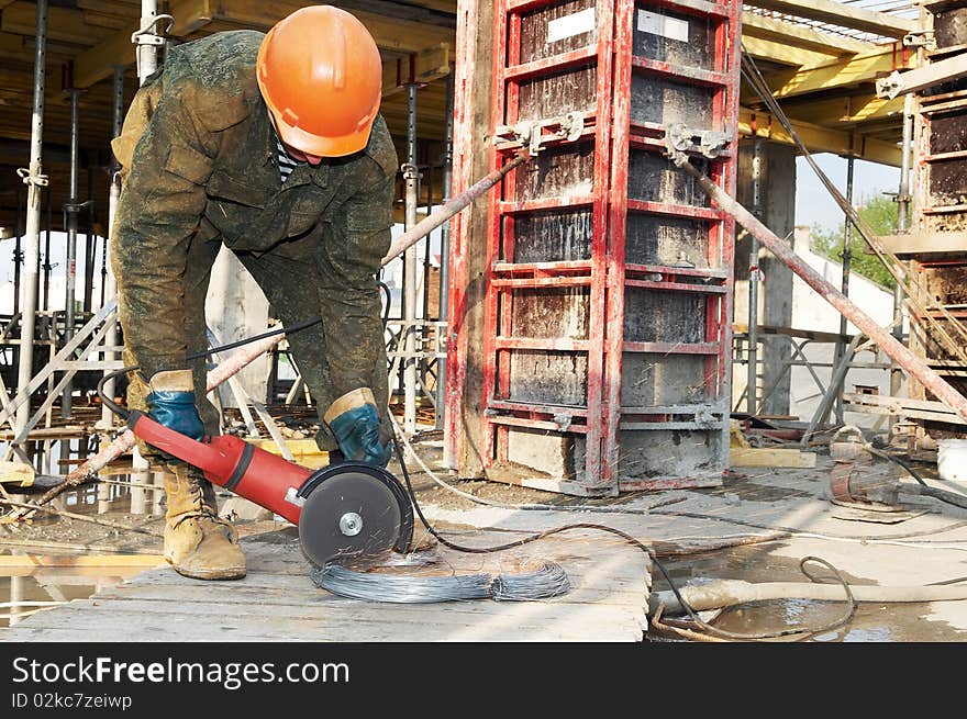 Builder with circular abrasive saw