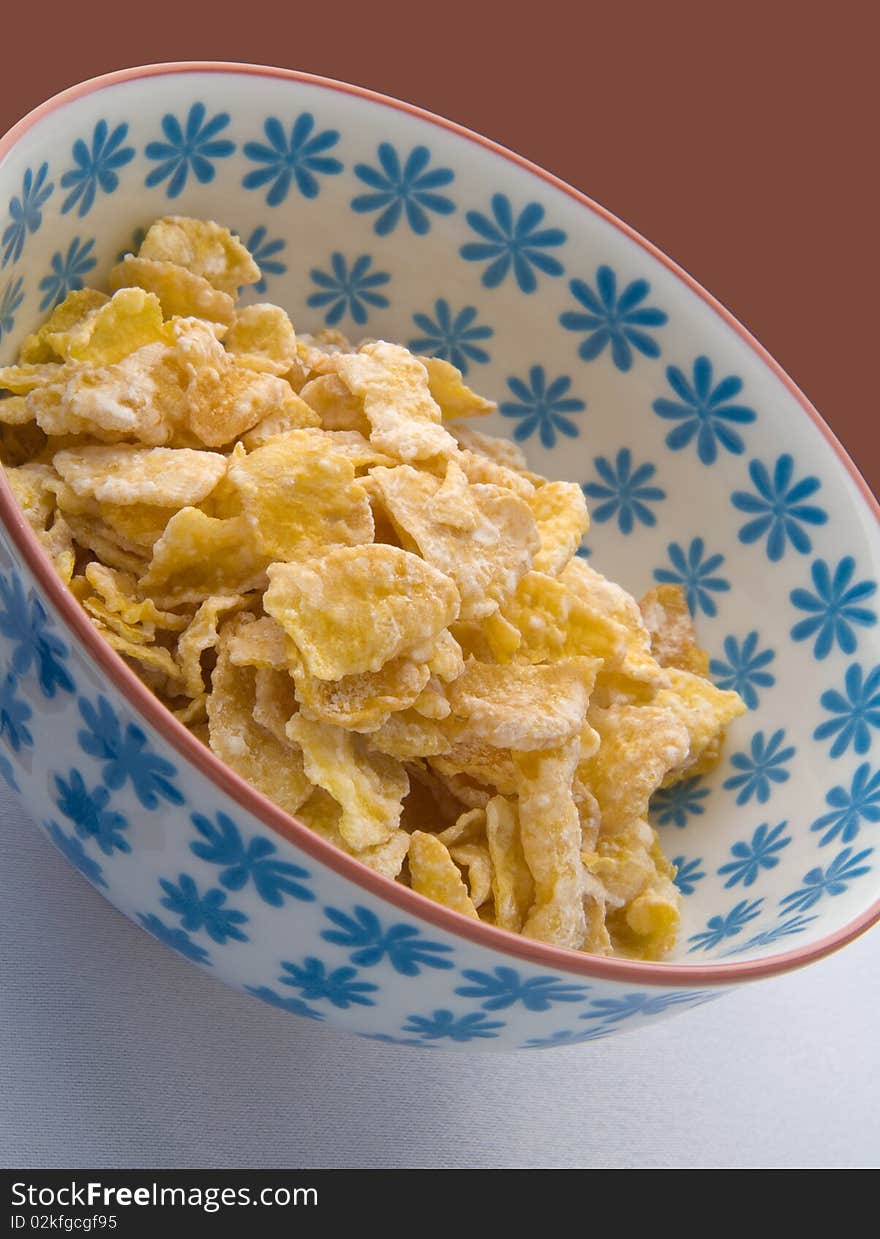 A bowl of corn flakes cereal. A bowl of corn flakes cereal