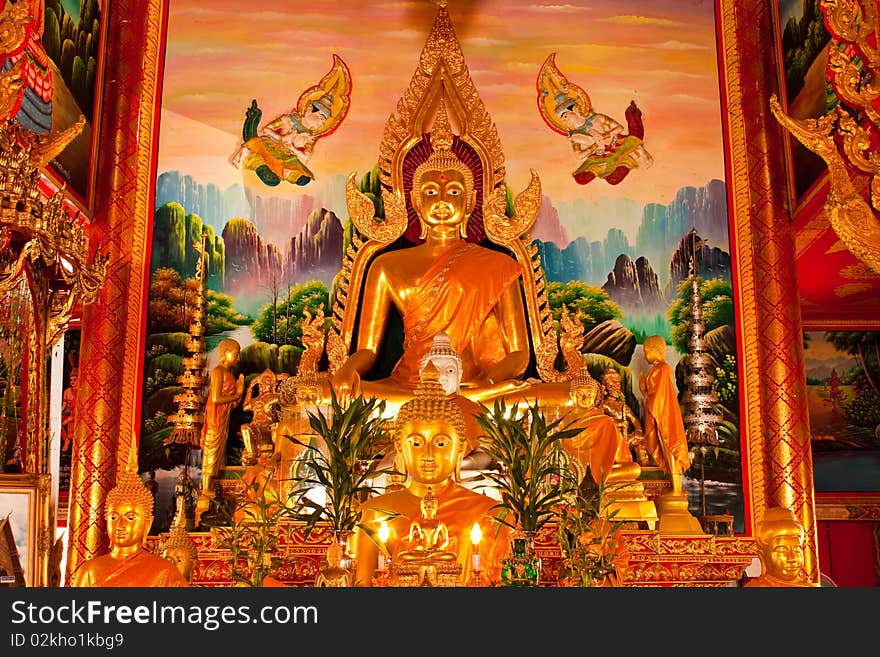 Principle buddha image