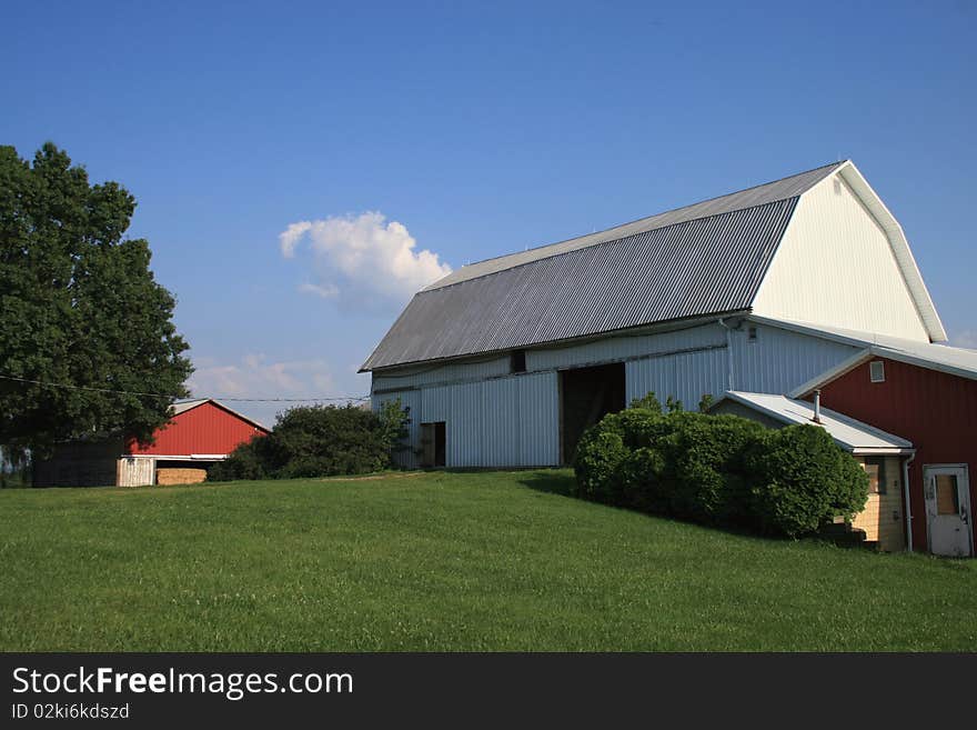 A red barn in Amish country in northeast Ohio. A red barn in Amish country in northeast Ohio